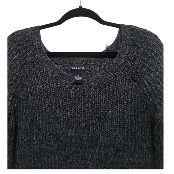 Wet Seal Women's Gray Knitted Sweater Sz Medium - Picture 3 of 5